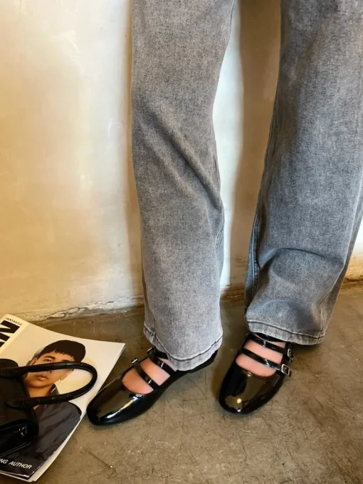 Black Gwen Strappy Buckle Detail Flat Shoes<IKRUSH New