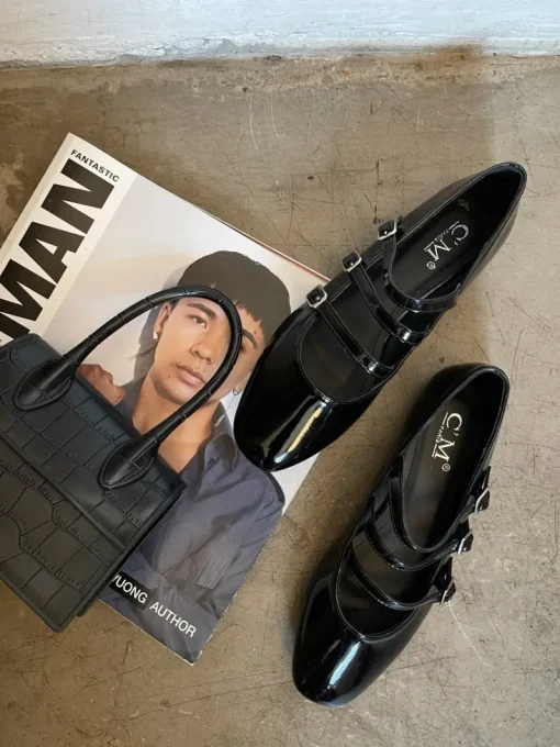 Black Gwen Strappy Buckle Detail Flat Shoes<IKRUSH New