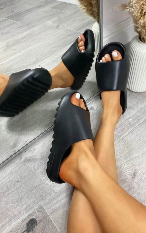 Black Lou Slip On Sandals<IKRUSH New