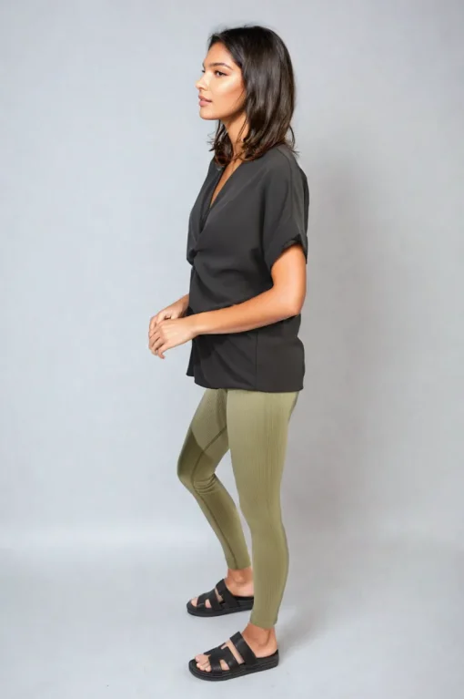 Black Nellie V-Neck Twist Front Top<IKRUSH Online
