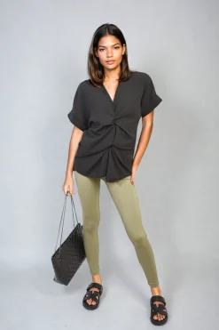 Black Nellie V-Neck Twist Front Top<IKRUSH Online