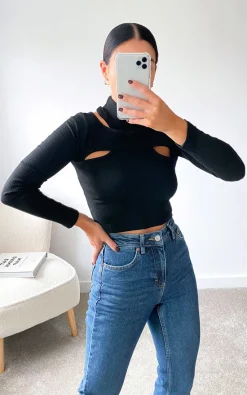 Black Razzi Cut Out Crop Top<IKRUSH Outlet