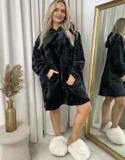 Black Sonya Oversized Fluffy Winter Blanket Hoodie<IKRUSH Clearance