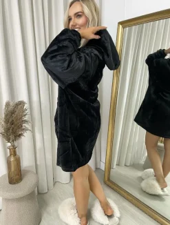 Black Sonya Oversized Fluffy Winter Blanket Hoodie<IKRUSH Clearance