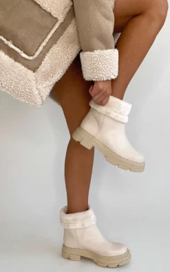 Cream Cassie Faux Leather Fluffy Bow Ankle Boots<IKRUSH Fashion