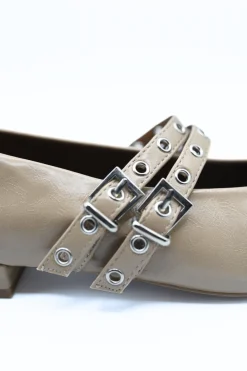 Khaki Caryn Low Heel Double Buckle Eyelet Strap Pointed Flat Shoes<IKRUSH Online