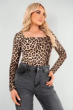 Leopard Danna Square Neckline Long Sleeve Top<IKRUSH Fashion