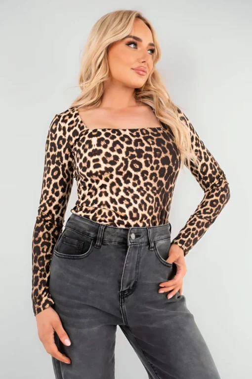 Leopard Danna Square Neckline Long Sleeve Top<IKRUSH Fashion