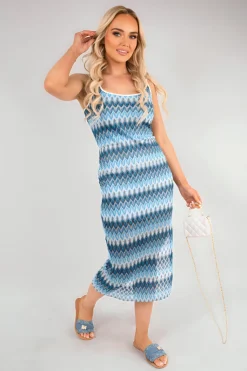Royal Cleo Sleeveless Scoop Neck Bodycon Midi Dress with Zig-Zag Knit Detail<IKRUSH Online