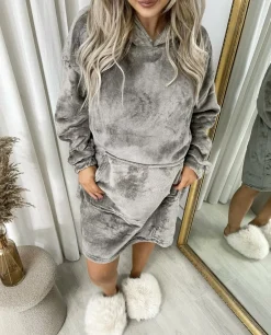 Taupe Sonya Oversized Fluffy Winter Blanket Hoodie<IKRUSH Fashion