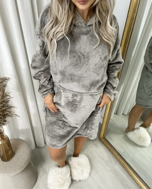 Taupe Sonya Oversized Fluffy Winter Blanket Hoodie<IKRUSH Fashion