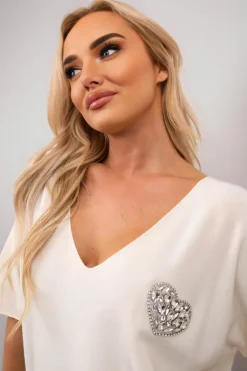 White Della Short Sleeve V-Neck Oversized Rhinestone Heart Detail Top<IKRUSH Sale