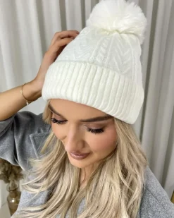 White Sheryl Chunky Knit Fur Pom Beanie Hat<IKRUSH Sale