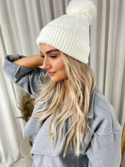White Sheryl Chunky Knit Fur Pom Beanie Hat<IKRUSH Sale