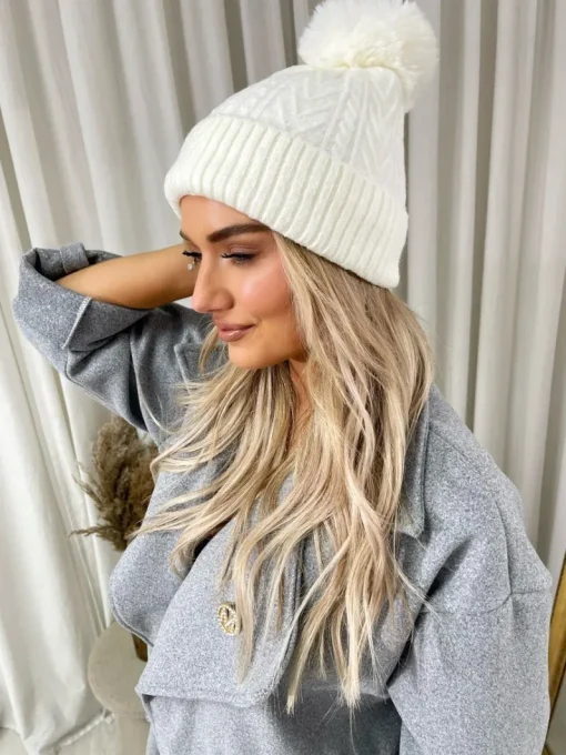 White Sheryl Chunky Knit Fur Pom Beanie Hat<IKRUSH Sale