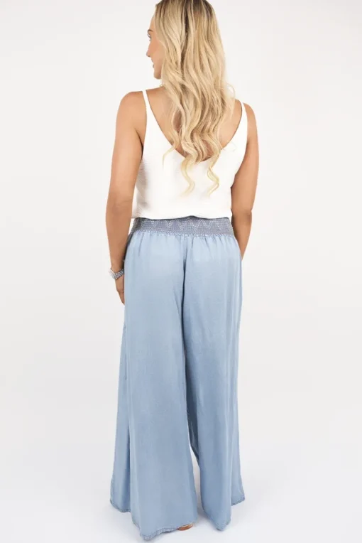 White Vanya Sleeveless Scoop Neck Relaxed Fit Top<IKRUSH Clearance
